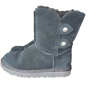 UGG Short Marciela II Suede Sheepskin Boots size 6. EU 37